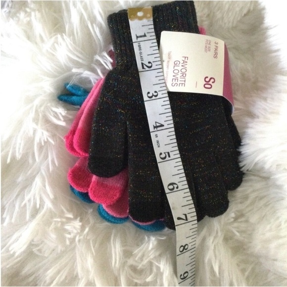 SO Woman’s Juniors 3 pair glove 2 pair sock set OSFM gloves 9-11 sock - Picture 12 of 12